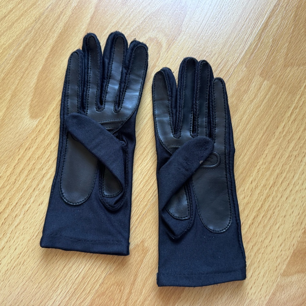 Vintage black Gloves by L’eggs black stretchy gloves
